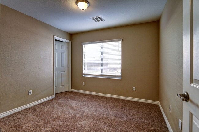 Building Photo - 7226 Regent Pond St