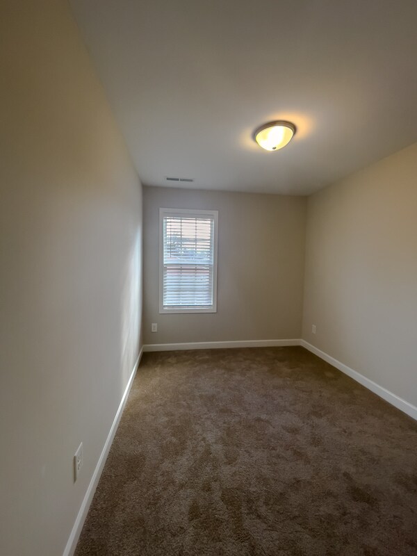 Building Photo - 723 Pine St