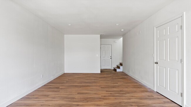 Building Photo - 2617 W Marina Dr