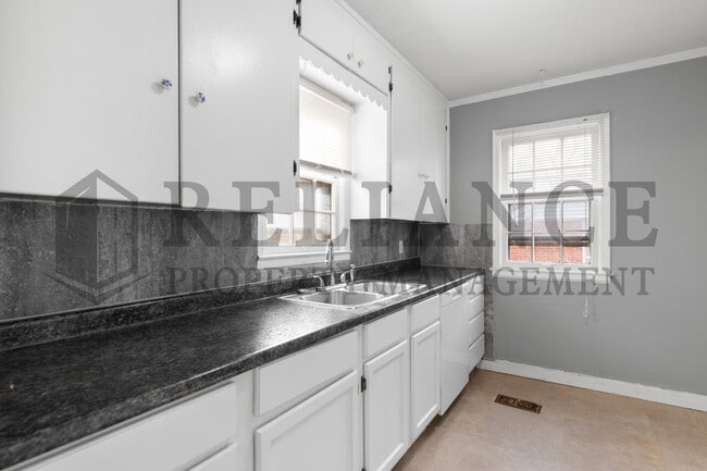 Building Photo - 3627 E 10th St N