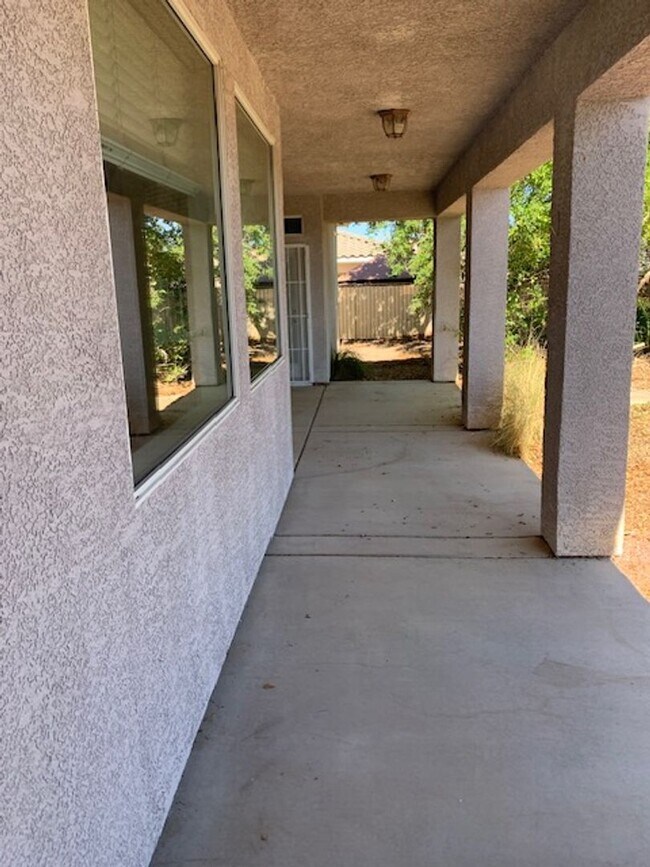 Building Photo - SINGLE LEVEL HOME FOR RENT