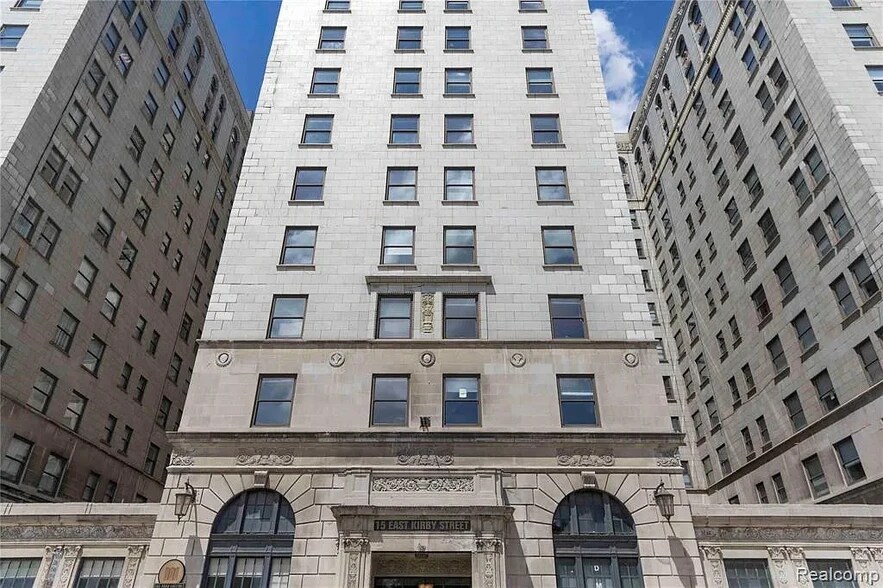 Primary Photo - 15 E Kirby St