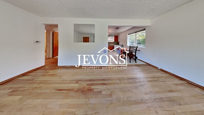 Building Photo - 50% Off First Month's Rent! Move-In Ready Gem in Seattle