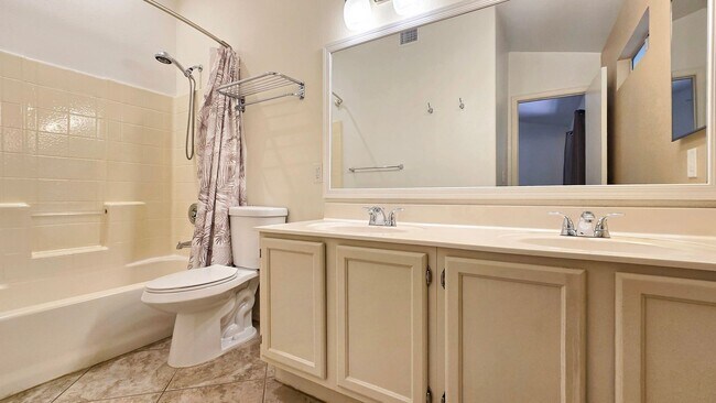 Building Photo - NEAR WESTGATE! Delightful 4bdr Corner Lot ...