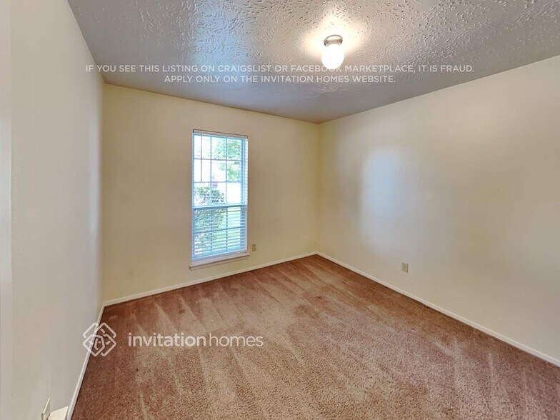 Building Photo - 9812 Robin St