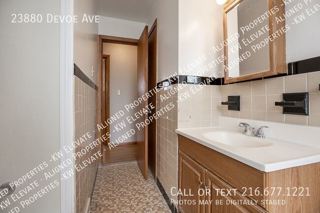 Building Photo - 23880 Devoe Ave