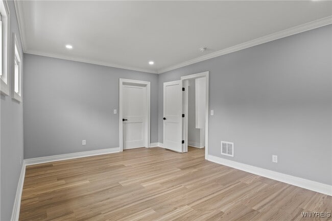Building Photo - 42 Frontenac Ave