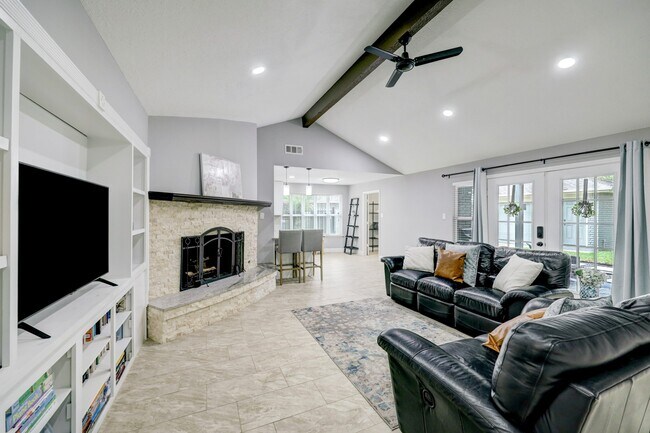 Building Photo - 10903 Hillcroft St