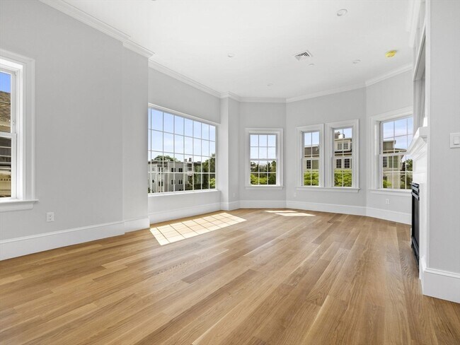 Building Photo - 944 E Broadway