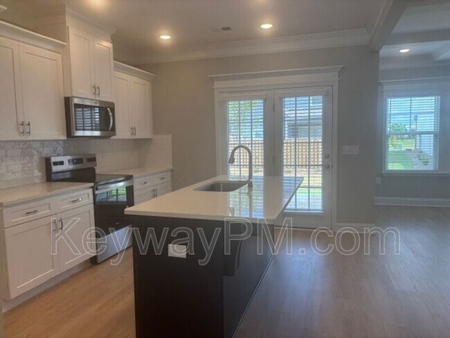 Building Photo - 3048 Venetian Dr