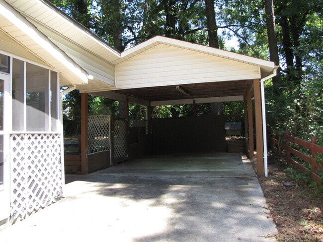 Building Photo - 307 W Delafield Ave