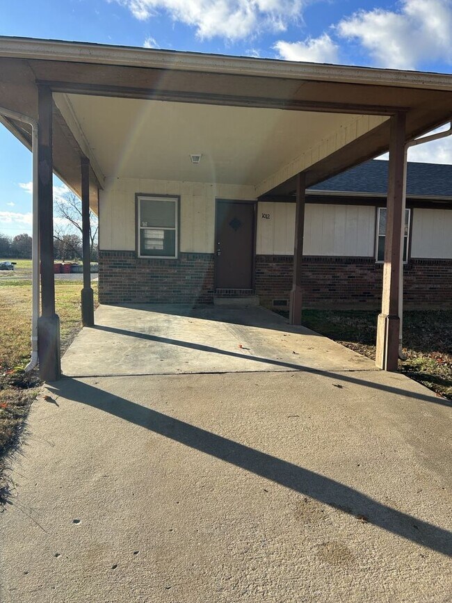 Primary Photo - Cute and Cozy 2BR/1BA Duplex - with a Fresh Look