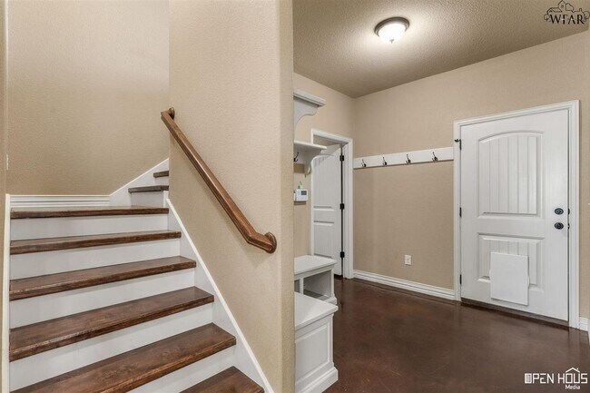 Building Photo - 7489 Roller Rd