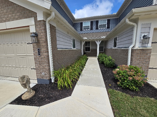 Building Photo - 32 Pebble Brook Pl