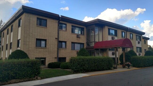 Building Photo - 976 S Robert St