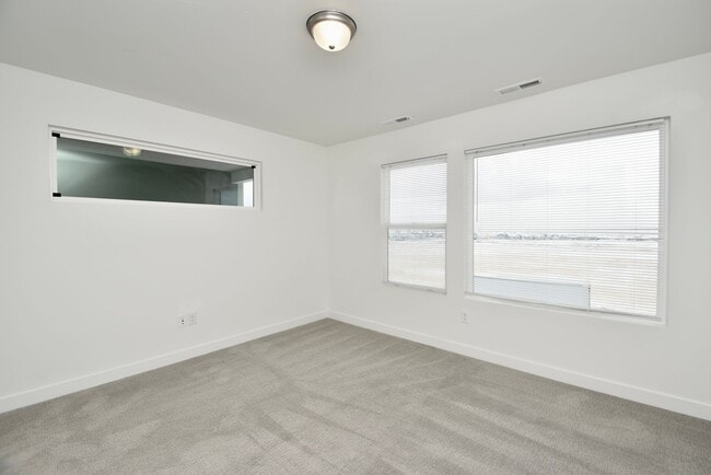 Building Photo - 3 Bed 2.5 Bath Townhome with Awesome View in Daybreak!