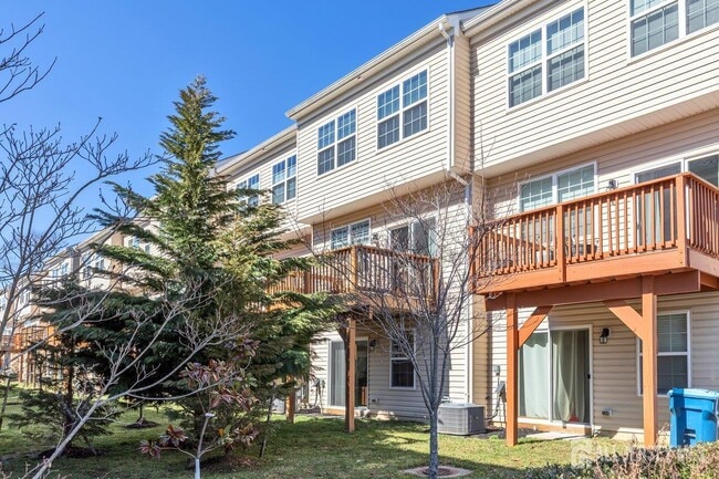 Building Photo - 1302 Hights Farm Rd N