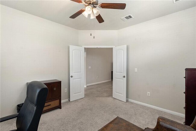 Building Photo - 601 Flag Ln