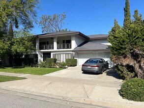 Building Photo - Beautifully Upgraded 5 Bed 4 Bath Orange Pool Home