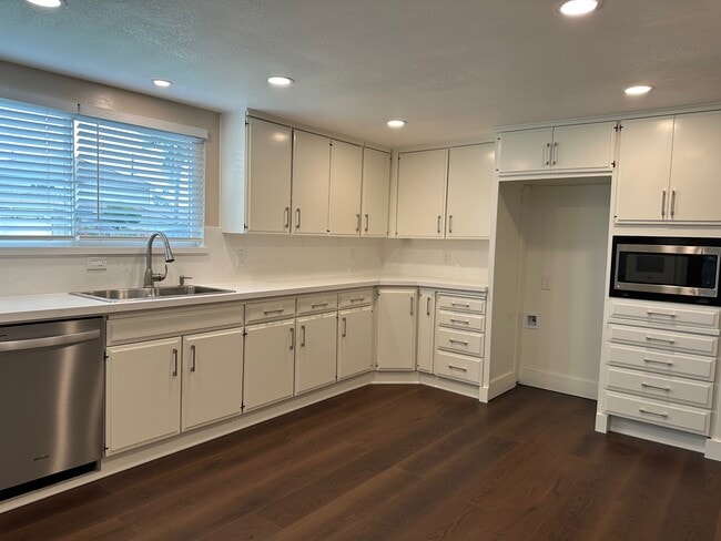 Building Photo - 1393 Scotch Cir