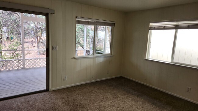 Building Photo - Charming Lake Wildwood Home 3 Bedroom 1 Bath