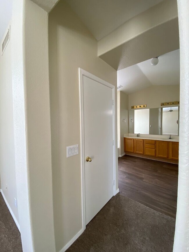 Building Photo - Spacious 4 bedroom home in Peoria!