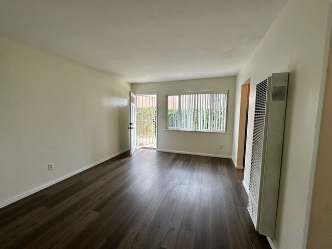 Building Photo - Available Now--3 bedroom 1 bath apartment walking distance to USD campus