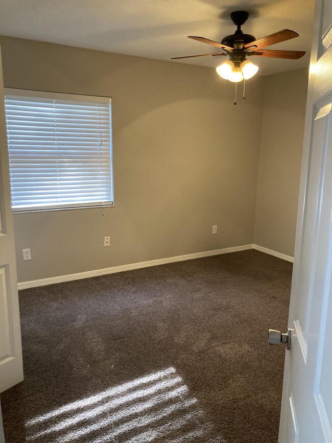 Building Photo - 901 Monroe Ct