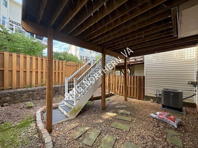 Building Photo - 46119 Geneva Terrace