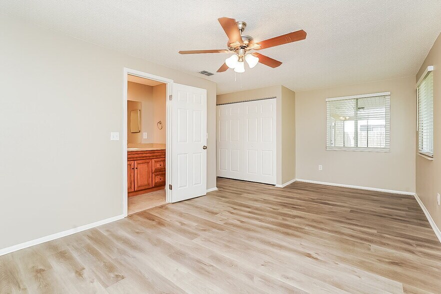 Building Photo - 633 Timber Bay Cir W