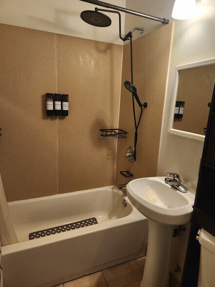 bathroom - 1845 Pembroke Rd