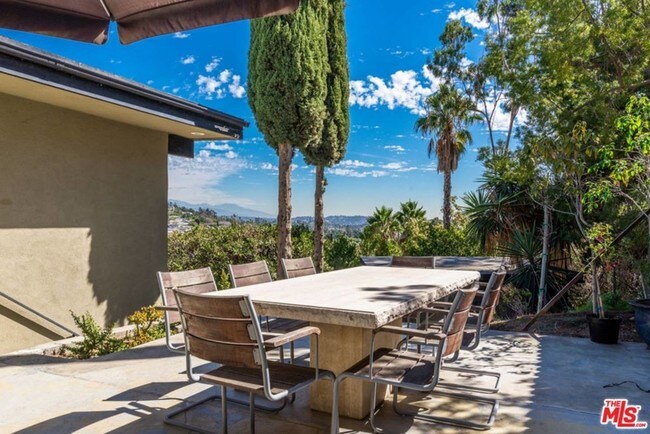 Building Photo - 2175 Ponet Dr