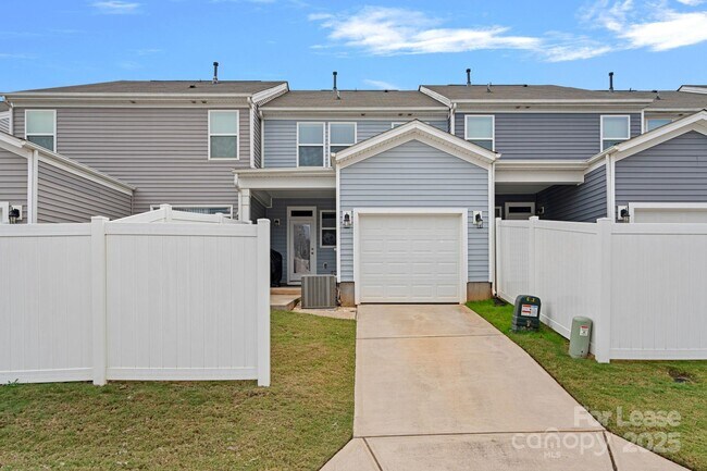 Building Photo - 208 Waterlynn Ridge Rd