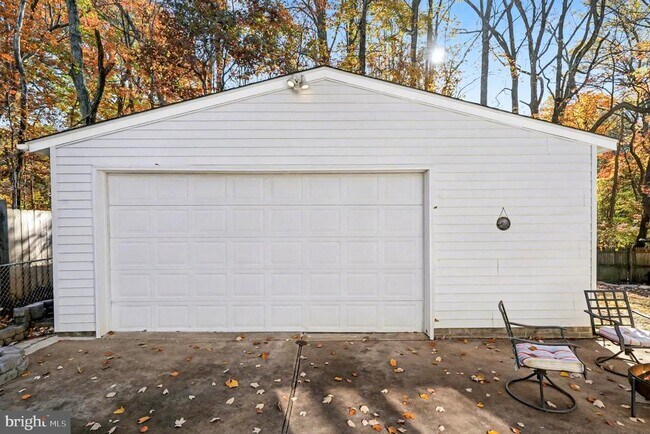 Building Photo - 4111 Hoffman Dr