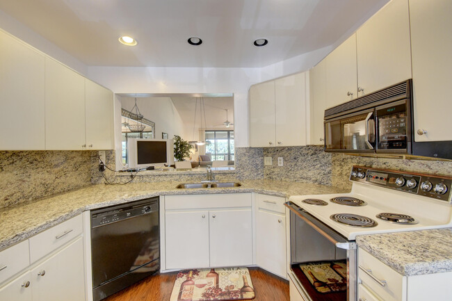 Building Photo - 7455 Glendevon Ln