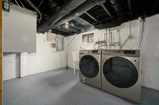 Building Photo - 1007 Mohawk Ave