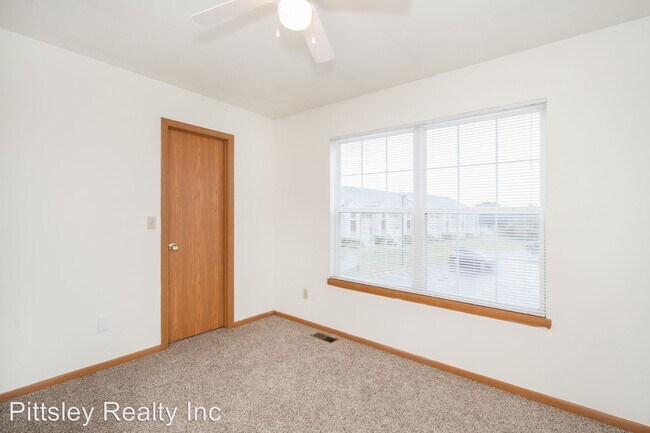 Building Photo - 2 br, 2 bath Apartment - 701 Fotis Drive