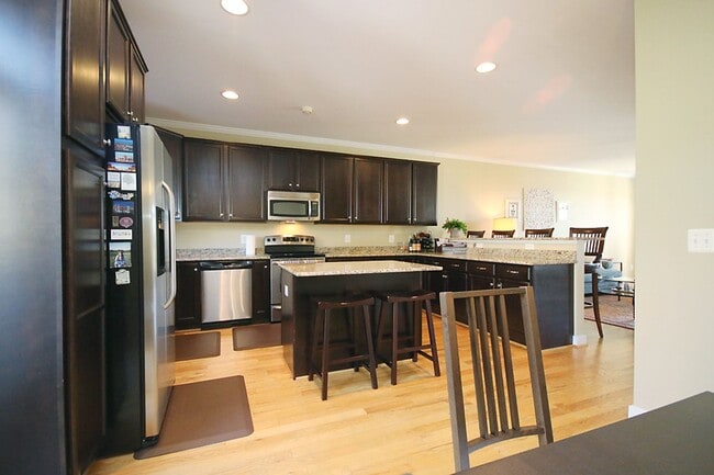 Building Photo - Pet-Friendly Pavilions at Pantops Townhome