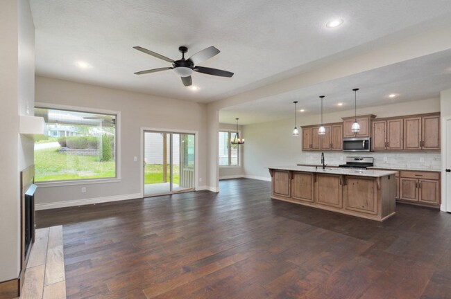 Building Photo - 836 S Black Sands Ave