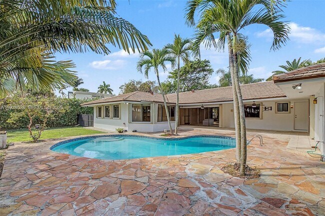 Building Photo - 13621 SW 103rd Ave