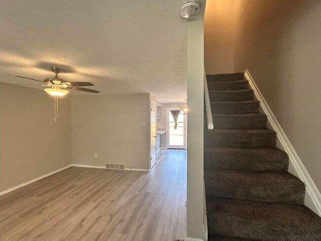 Building Photo - 2846 Avati Dr