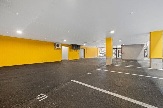 Building Photo - Bright Studio Apartment with large kitchen in Brewerytown!