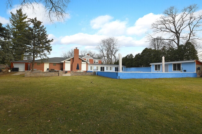 Building Photo - 305 N Reed St