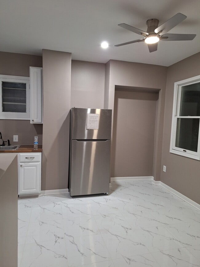 Building Photo - 745 Franklin Ave