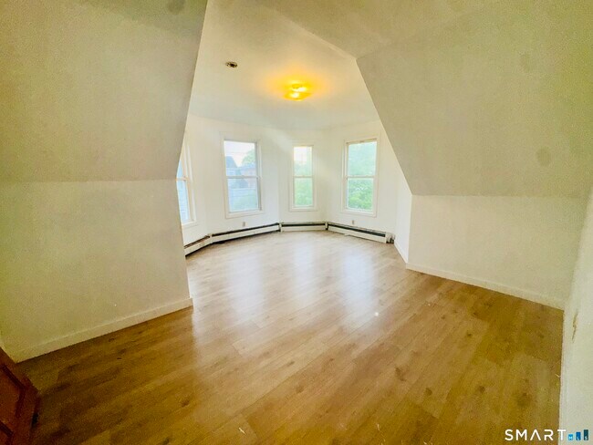 Building Photo - 470 Wood Ave