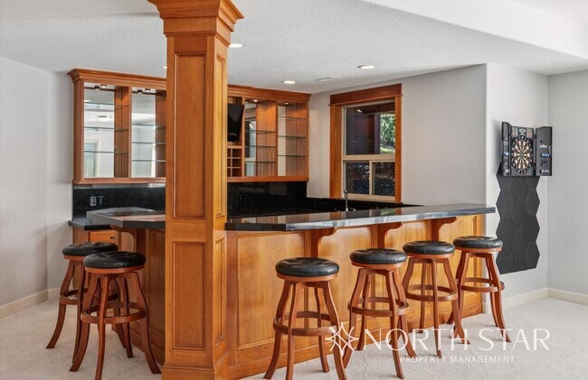 Building Photo - Stunning Bull Mountain Estate