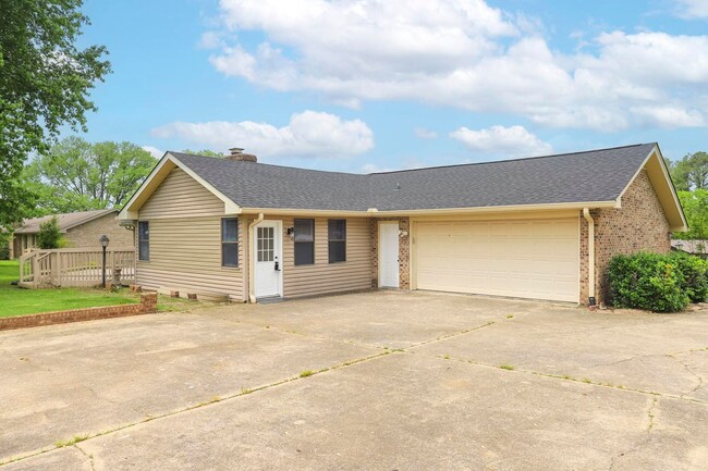 Building Photo - 505 W Angela Cir