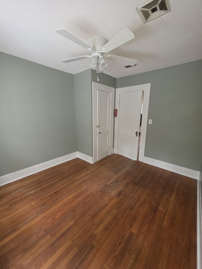 Building Photo - 705 E Water Ave