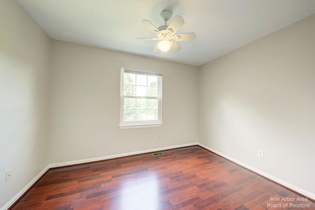 Building Photo - 3127 Dunwoodie Rd
