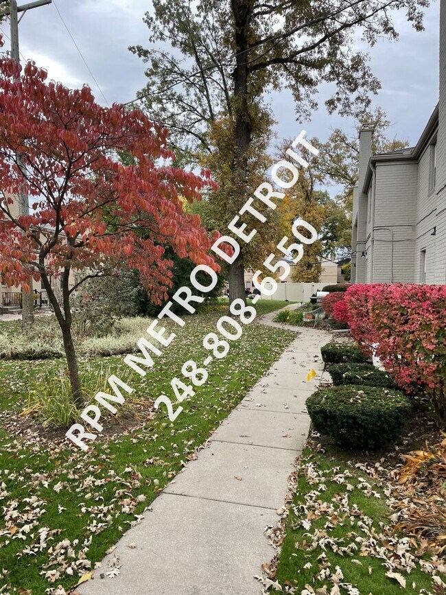 Building Photo - Charming Townhome in Birmingham